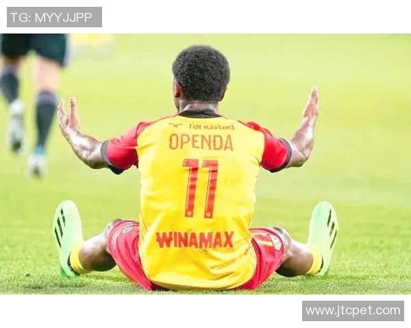 足球26号球服背后的传奇故事与球星风采揭秘