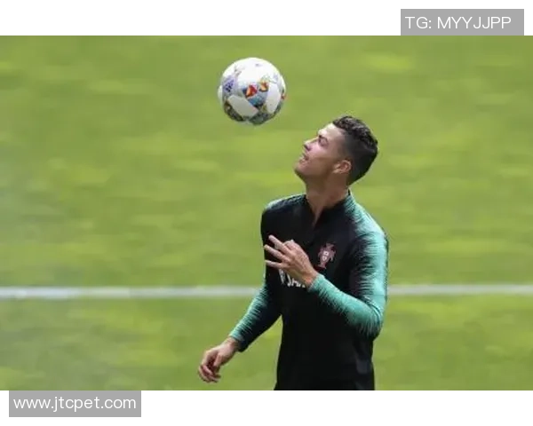 足球星光璀璨 球星壁纸展现绿茵场上的荣耀与激情