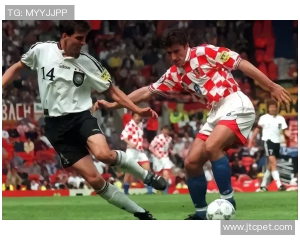 美国男足明星球员的成长历程与赛场辉煌瞬间解析