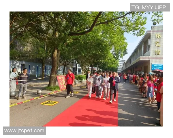 足球巨星化身考场助威官为莘莘学子高考送上真挚祝福